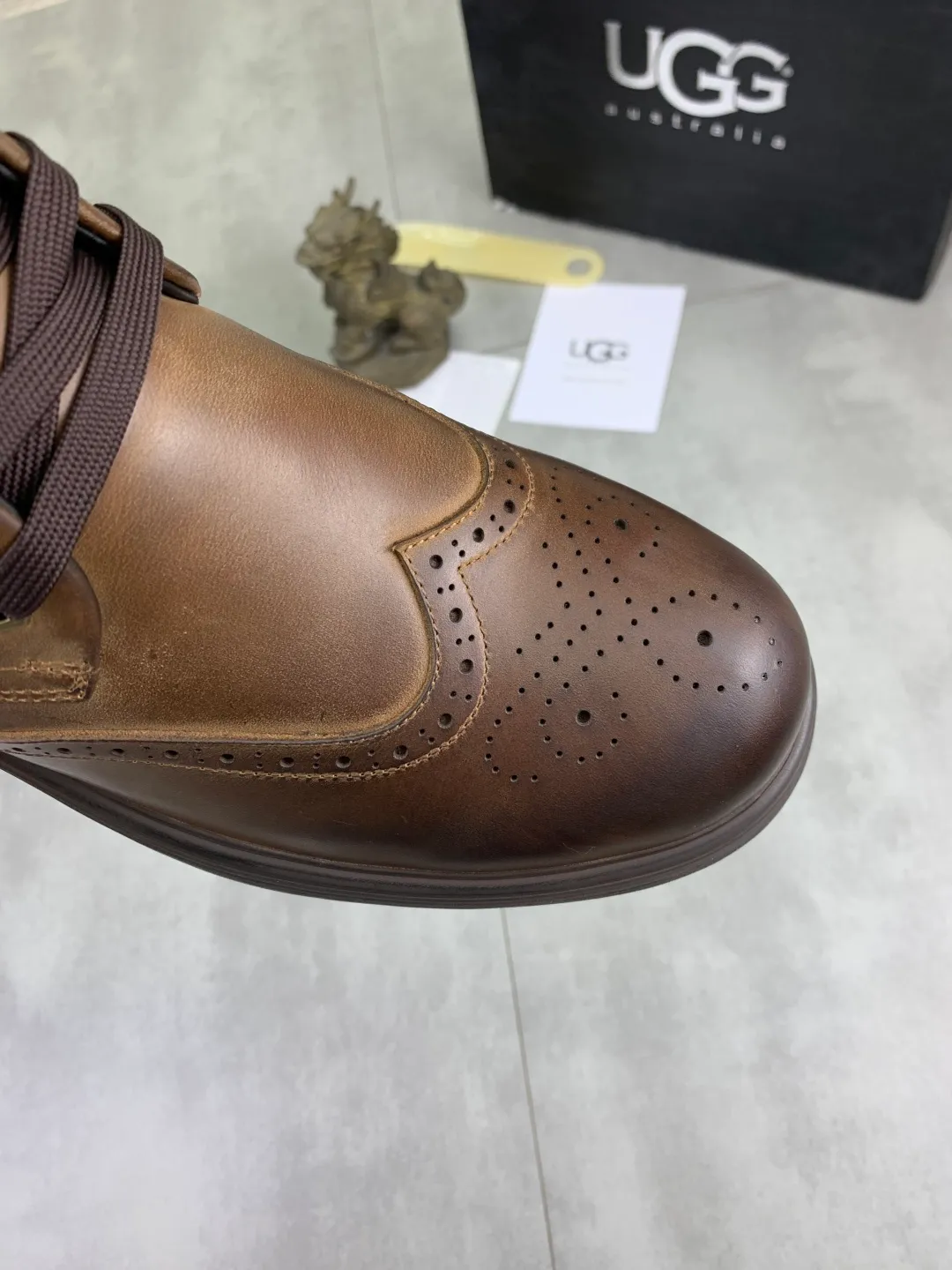 Men's shoes 💰P620 [New style] 💰 🆘 "Real wool" [UGG] 👉The popular men's shoes are synchronized with the official website 🔰The quality [proud] is not comparable to the imitations in the general market 🌀The upper is imported Italian frosted cowhide, and the lining: foot pads 🅰️Grade 🐑Real wool👻Only Grade A can show the effect The hand feels smooth and delicate 🔱The shoe shape is grand, only the factory can do it 🎄The perfect toughness of the original outsole 👻⬛️ can allow customers to say goodbye to one-time consumption. Real wool lining, super warm. Brown and gray available. Size: 38-44